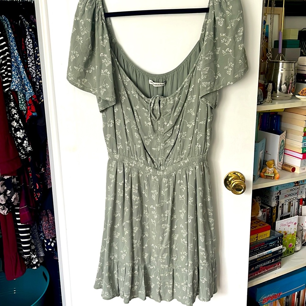 Short sleeve smock waist sundress never worn